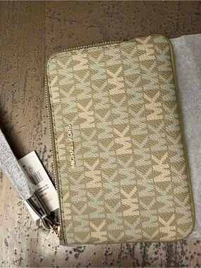 Michael Kors Olive Green Signature Zip Wallet
